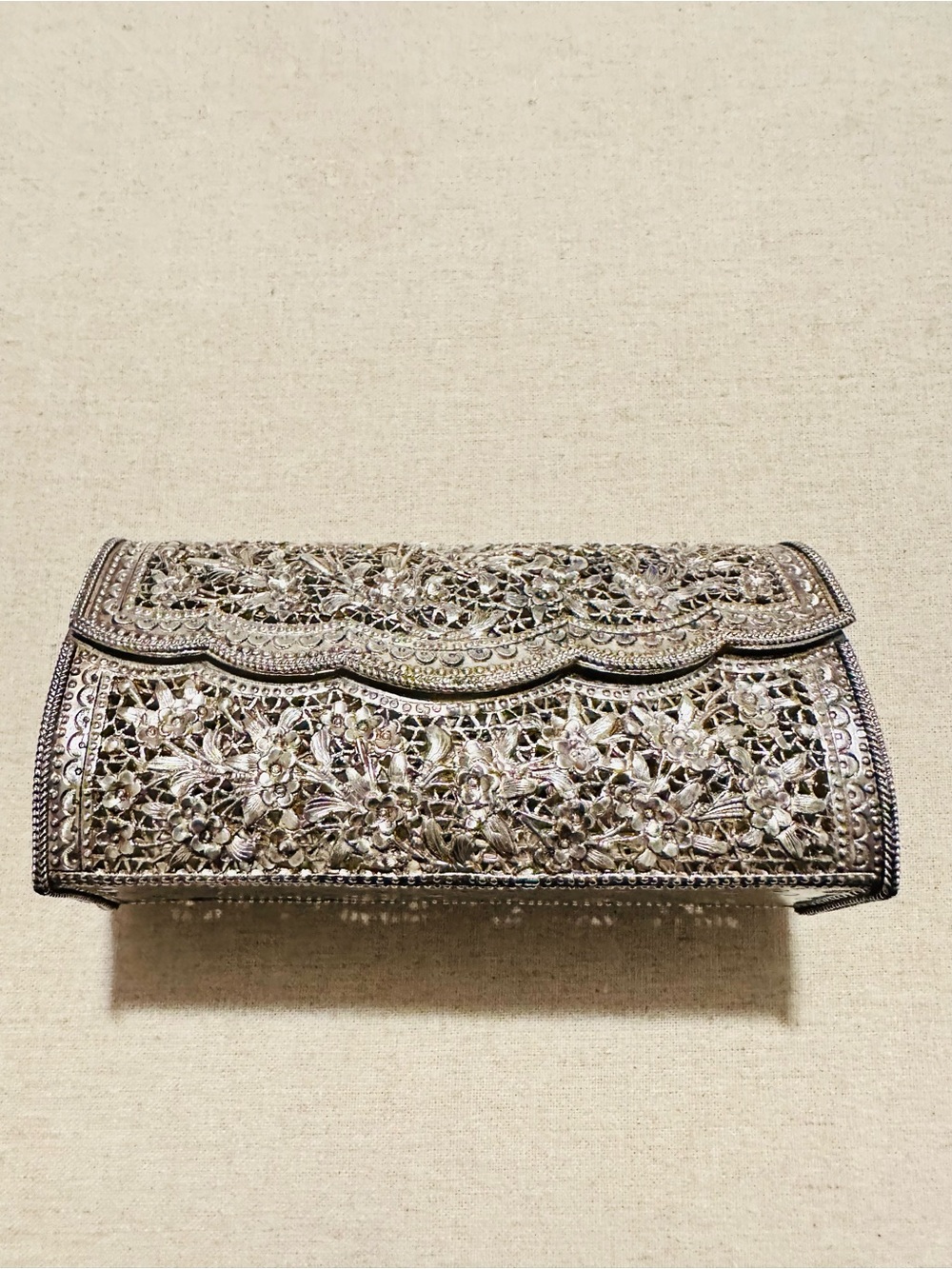 Vintage | Handbag | Vintage Ornate Silver Floral Metal Clutch